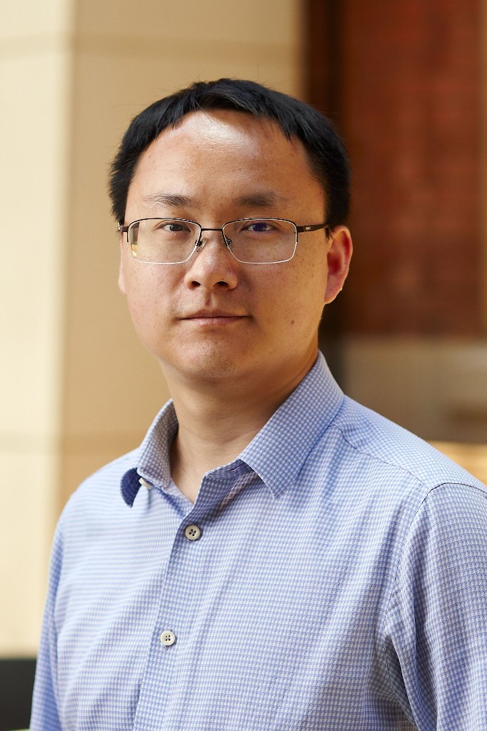 Headshot of A/Prof Lingqiao Liu, speaker for the GRS Series talk Learning Beyond Parameters.